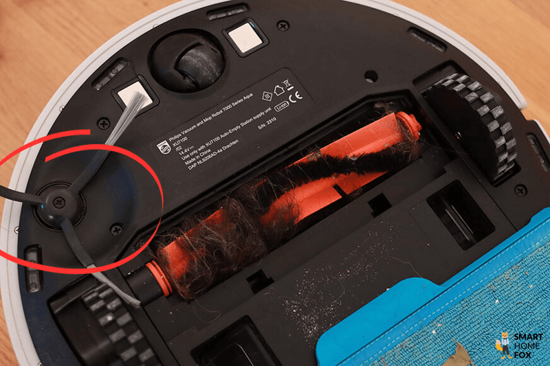 Die verschraubte Seitenbürste des Philips HomeRun ist zu sehen.